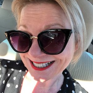 Meet your Posher, April